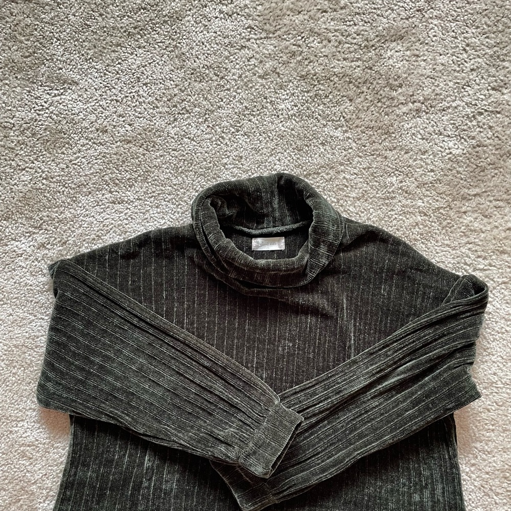 Turtle neck crop top!